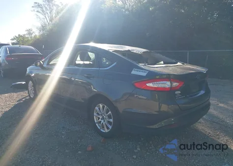 2015 Ford Fusion S z USA, uszkodzony, nr VIN 1FA6P0G75F5116563